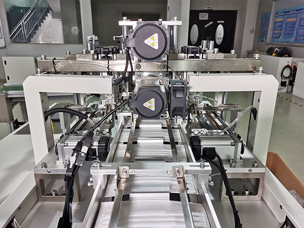 1655966267930229.jpg 平面口罩機(jī)細(xì)節(jié)圖展示.jpg