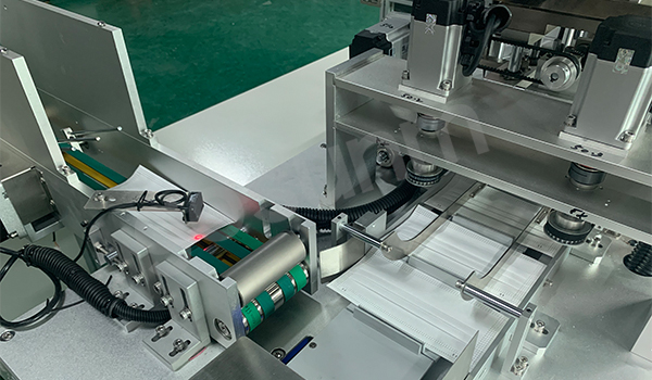 1657019228701342.jpg 平面口罩機細節(jié)圖.jpg